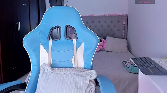 Snapshot of Violet_Rost chatting on 11/05/25, 02:09 Violet Rost online show from 11/05/25, 02:09