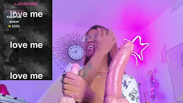 Tiffany Valentine15 online show from 11/06/25, 06:45