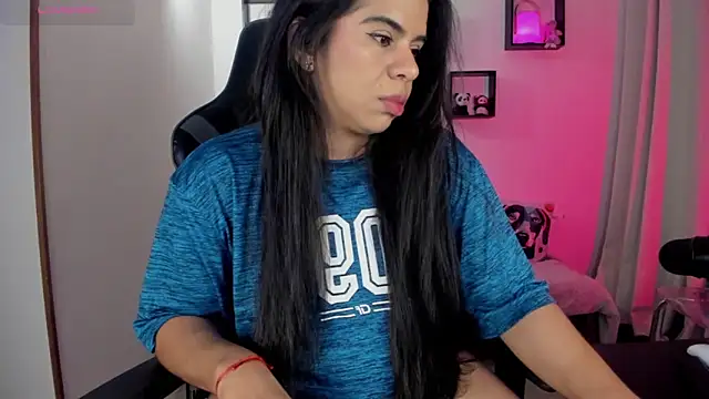 Snapshot of Biancastrongg chatting on 06/11/26, 02:44 Biancastrongg online show from 06/11/26, 02:44