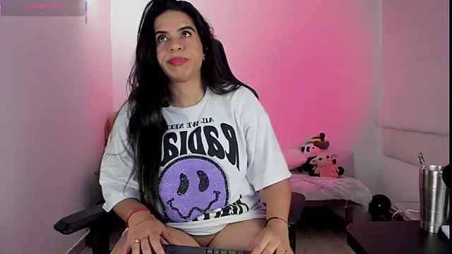 Snapshot of Biancastrongg chatting on 10/31/25, 02:41 Biancastrongg online show from 10/31/25, 02:41