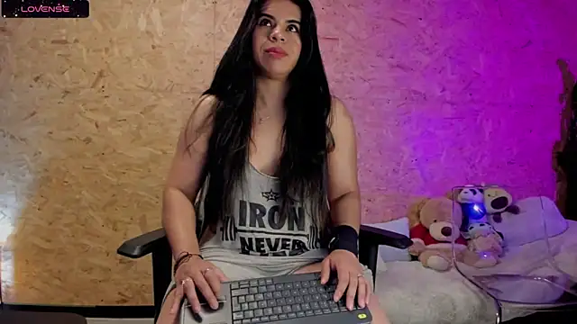 Snapshot of Biancastrongg chatting on 03/04/25, 02:27 Biancastrongg online show from 03/04/25, 02:27