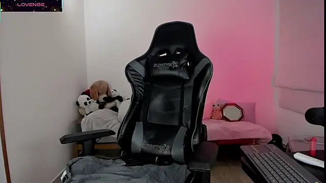 Snapshot of Biancastrongg chatting on 11/25/25, 02:56 Biancastrongg online show from 11/25/25, 02:56