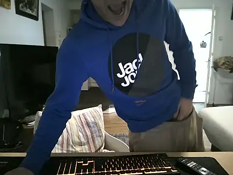 Snapshot of mihaimichael chatting on 04/13/26, 08:18 mihaimichael online show from 04/13/26, 08:18