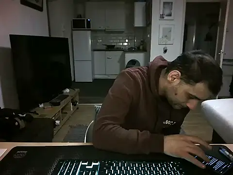 Snapshot of mihaimichael chatting on 04/01/26, 02:02 mihaimichael online show from 04/01/26, 02:02