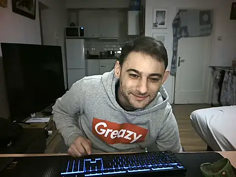 Snapshot of mihaimichael chatting on 04/02/26, 11:00 mihaimichael online show from 04/02/26, 11:00