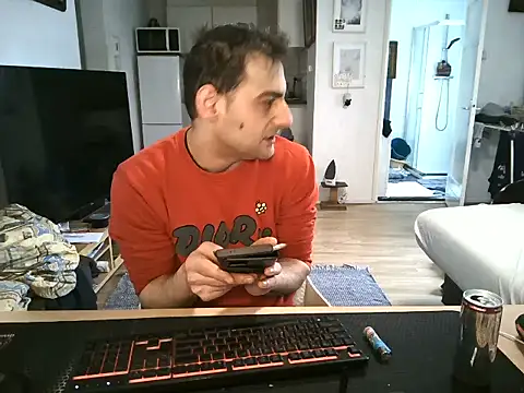 Snapshot of mihaimichael chatting on 04/05/26, 02:57 mihaimichael online show from 04/05/26, 02:57