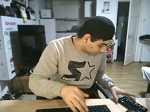 Snapshot of mihaimichael chatting on 01/18/26, 05:16 mihaimichael online show from 01/18/26, 05:16