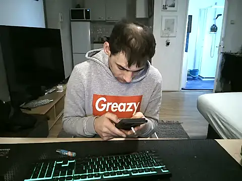 Snapshot of mihaimichael chatting on 04/08/26, 11:55 mihaimichael online show from 04/08/26, 11:55