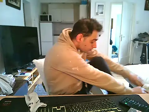 Snapshot of mihaimichael chatting on 04/04/26, 02:01 mihaimichael online show from 04/04/26, 02:01