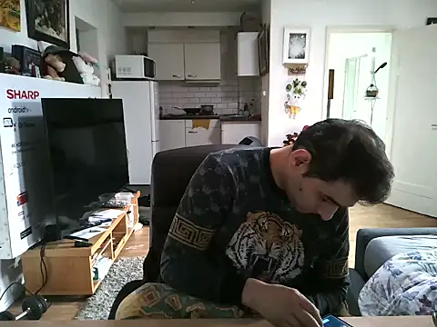 Snapshot of mihaimichael chatting on 12/22/25, 12:05 mihaimichael online show from 12/22/25, 12:05