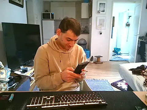 Snapshot of mihaimichael chatting on 03/28/26, 12:17 mihaimichael online show from 03/28/26, 12:17