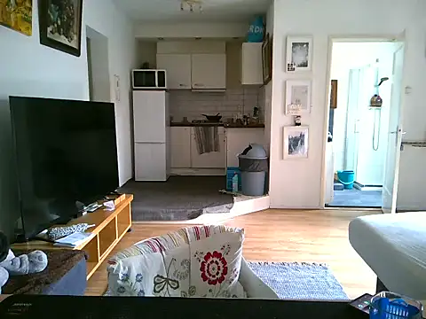 Snapshot of mihaimichael chatting on 04/10/26, 12:34 mihaimichael online show from 04/10/26, 12:34