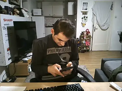 Snapshot of mihaimichael chatting on 12/20/25, 02:03 mihaimichael online show from 12/20/25, 02:03