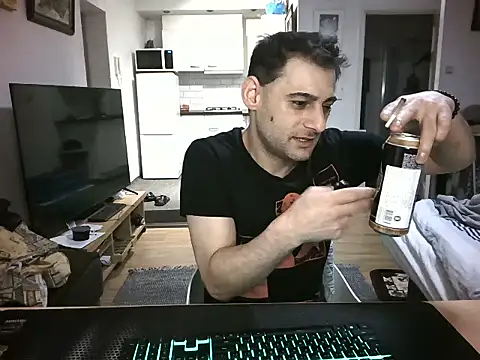 Snapshot of mihaimichael chatting on 03/23/26, 10:53 mihaimichael online show from 03/23/26, 10:53