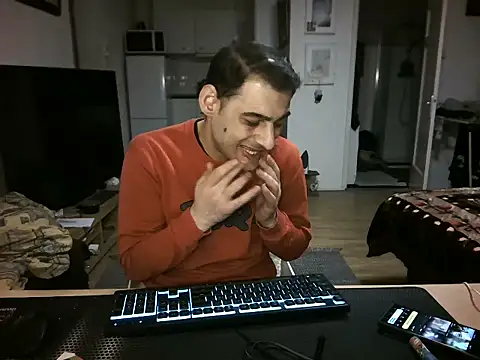 Snapshot of mihaimichael chatting on 04/05/26, 02:51 mihaimichael online show from 04/05/26, 02:51