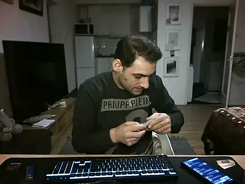 Snapshot of mihaimichael chatting on 04/11/26, 12:40 mihaimichael online show from 04/11/26, 12:40