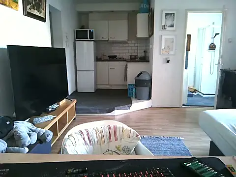 Snapshot of mihaimichael chatting on 04/07/26, 02:41 mihaimichael online show from 04/07/26, 02:41