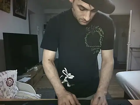 Snapshot of mihaimichael chatting on 04/09/26, 10:16 mihaimichael online show from 04/09/26, 10:16