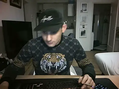 Snapshot of mihaimichael chatting on 04/13/26, 08:46 mihaimichael online show from 04/13/26, 08:46