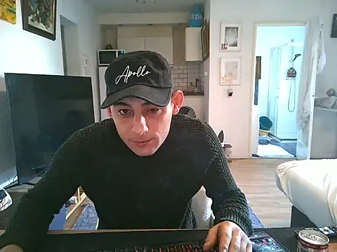 Snapshot of mihaimichael chatting on 04/06/26, 01:56 mihaimichael online show from 04/06/26, 01:56