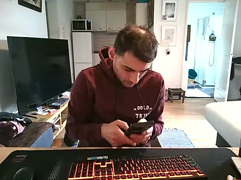 Snapshot of mihaimichael chatting on 03/31/26, 01:57 mihaimichael online show from 03/31/26, 01:57