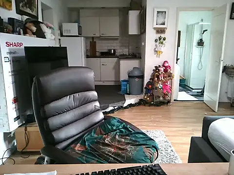 mihaimichael online show from 12/15/25, 01:50