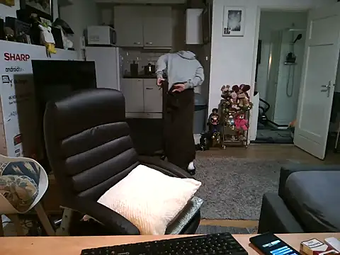 Snapshot of mihaimichael chatting on 01/12/26, 02:24 mihaimichael online show from 01/12/26, 02:24