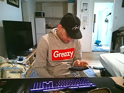 Snapshot of mihaimichael chatting on 03/24/26, 02:50 mihaimichael online show from 03/24/26, 02:50