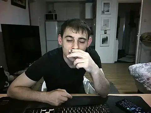 Snapshot of mihaimichael chatting on 04/11/26, 11:30 mihaimichael online show from 04/11/26, 11:30