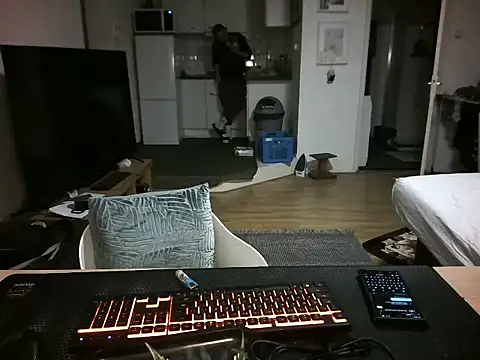 Snapshot of mihaimichael chatting on 03/28/26, 12:11 mihaimichael online show from 03/28/26, 12:11