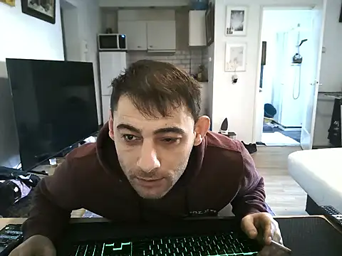 Snapshot of mihaimichael chatting on 04/01/26, 02:58 mihaimichael online show from 04/01/26, 02:58