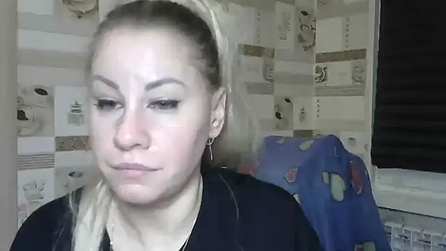 TherestlessKitty online show from 12/18/25, 08:12