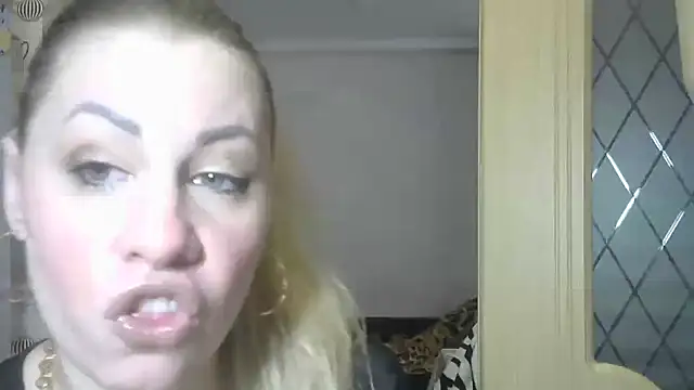 TherestlessKitty online show from 03/17/25, 06:07