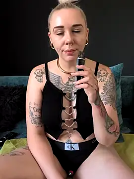 nora the strange online show from 06/26/26, 10:32