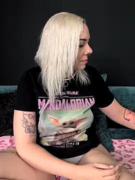 nora the strange online show from 06/17/26, 11:20