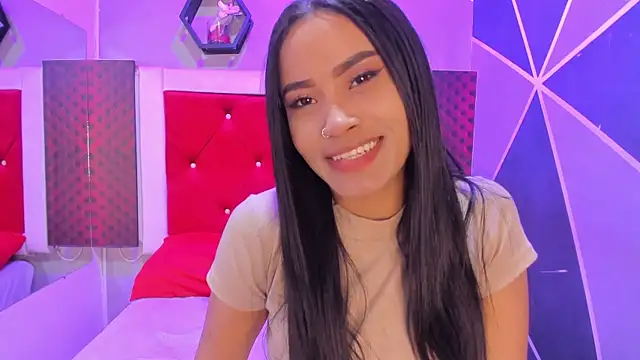 Snapshot of Karoll014 chatting on 11/22/25, 12:04 Karoll014 online show from 11/22/25, 12:04