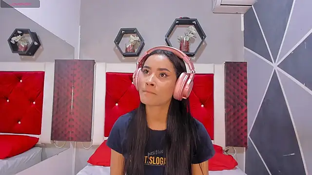 Snapshot of Karoll014 chatting on 11/26/25, 11:54 Karoll014 online show from 11/26/25, 11:54