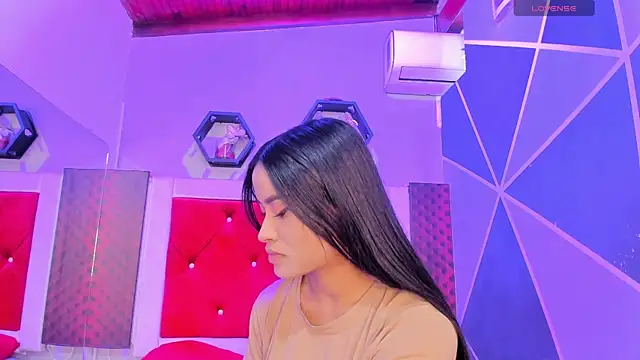 Snapshot of Karoll014 chatting on 10/22/25, 11:53 Karoll014 online show from 10/22/25, 11:53