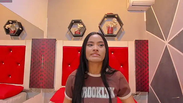 Snapshot of Karoll014 chatting on 11/17/25, 12:09 Karoll014 online show from 11/17/25, 12:09