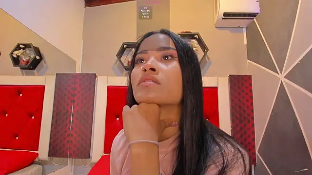 Snapshot of Karoll014 chatting on 11/21/25, 12:15 Karoll014 online show from 11/21/25, 12:15