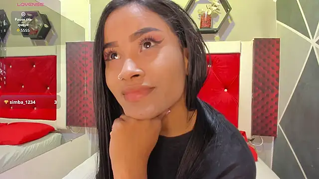 Snapshot of Karoll014 chatting on 11/27/25, 11:43 Karoll014 online show from 11/27/25, 11:43