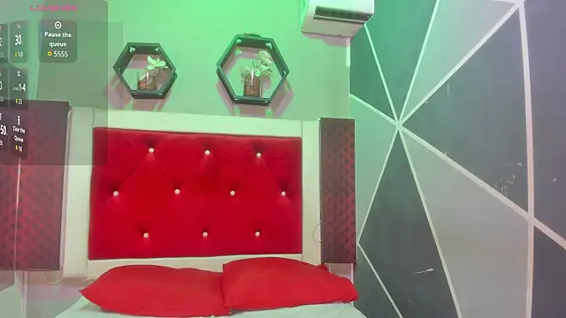 Snapshot of Karoll014 chatting on 12/18/25, 12:09 Karoll014 online show from 12/18/25, 12:09