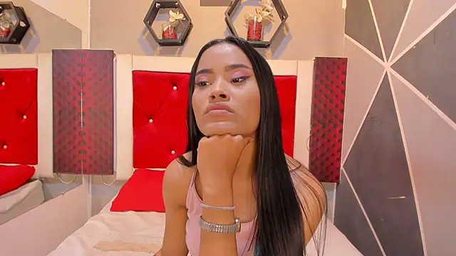 Snapshot of Karoll014 chatting on 11/18/25, 12:19 Karoll014 online show from 11/18/25, 12:19