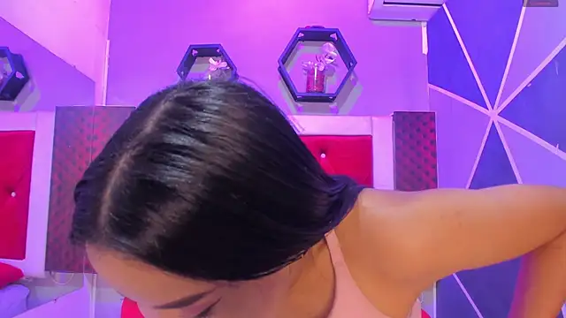 Snapshot of Karoll014 chatting on 12/05/25, 12:04 Karoll014 online show from 12/05/25, 12:04