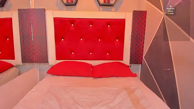 Snapshot of Karoll014 chatting on 10/28/25, 12:04 Karoll014 online show from 10/28/25, 12:04