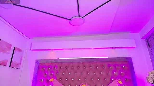 Snapshot of Tayzon_Foxxx chatting on 12/19/25, 12:29 Tayzon Foxxx online show from 12/19/25, 12:29