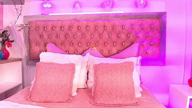 Snapshot of Tayzon_Foxxx chatting on 10/26/25, 12:49 Tayzon Foxxx online show from 10/26/25, 12:49