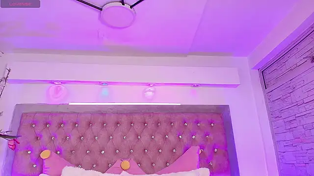 Snapshot of Tayzon_Foxxx chatting on 11/26/25, 12:16 Tayzon Foxxx online show from 11/26/25, 12:16