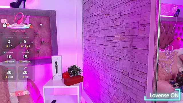 Snapshot of Tayzon_Foxxx chatting on 10/28/25, 11:31 Tayzon Foxxx online show from 10/28/25, 11:31