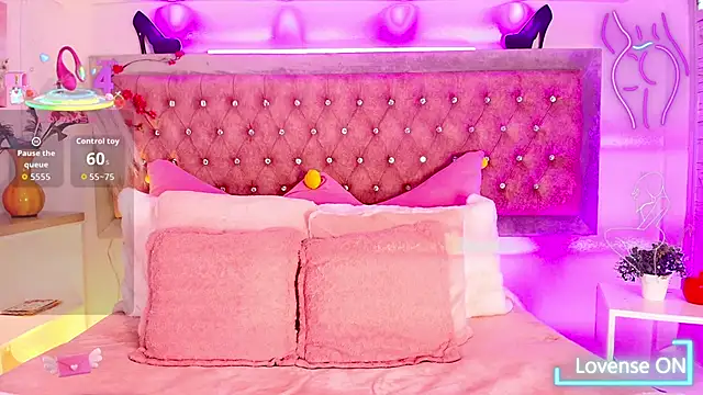 Snapshot of Tayzon_Foxxx chatting on 11/10/25, 12:43 Tayzon Foxxx online show from 11/10/25, 12:43